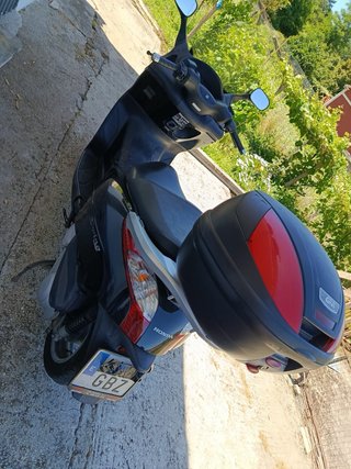 Honda S-wing 125cc Negra con 18486 kms