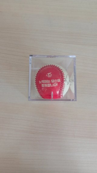 Pelota y photocard Twice Dahyun Strikezone