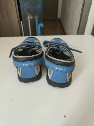 Sandalias Geox niño azul y negro
