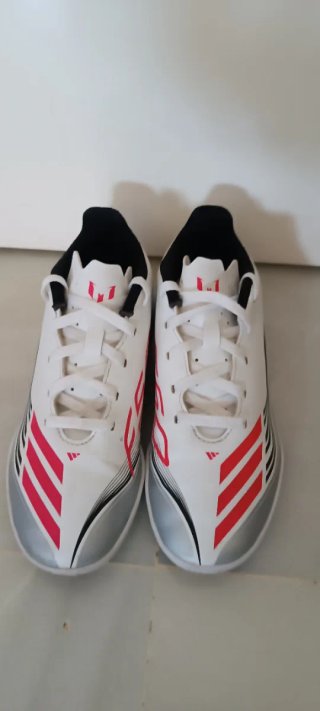 Zapatillas fútbol sala Adidas Messi niño 34