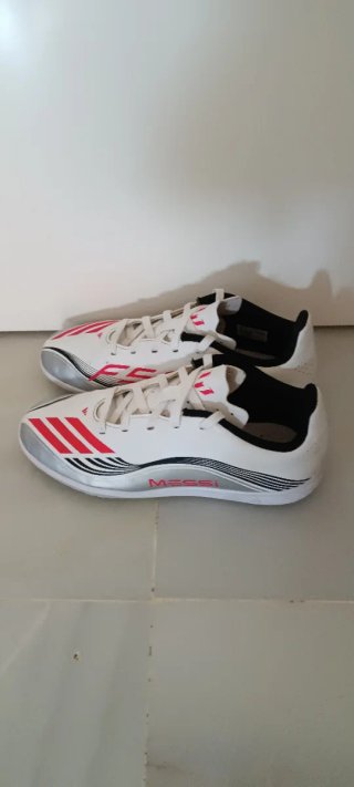 Zapatillas fútbol sala Adidas Messi niño 34