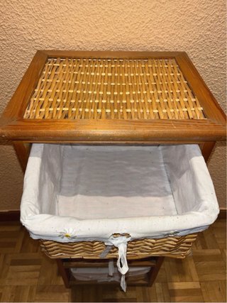 Cajonera de mimbre y madera