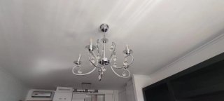 Lámpara de araña de cristal y metal