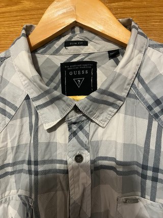 Camisa Guess a cuadros gris y blanco
