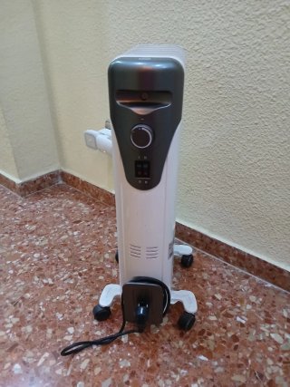 Radiador de aceite blanco y gris