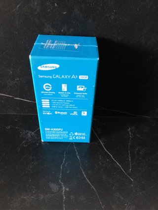 Samsung Galaxy A3 16GB Caja y Cargador