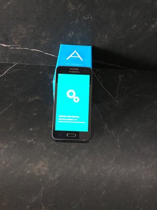 Samsung Galaxy A3 16GB Caja y Cargador