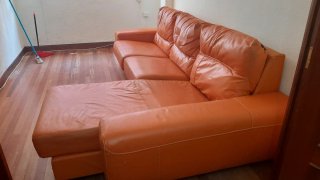 Sofá chaiselongue naranja piel