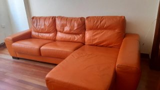 Sofá chaiselongue naranja piel