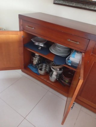 Mueble aparador de madera nogal macizo