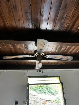 Ventilador de techo con lámpara de madera
