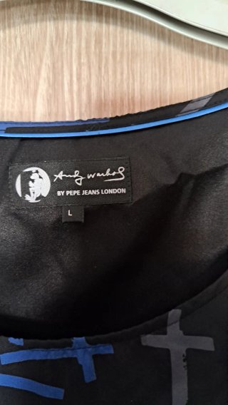 Vestido negro y azul con estampado