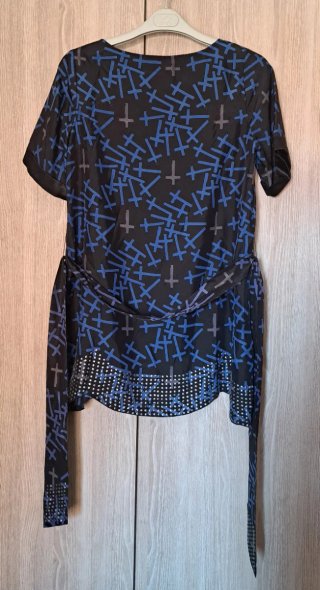 Vestido negro y azul con estampado