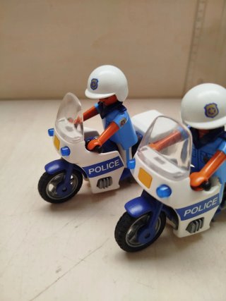 Lote 2 Playmobil Policías en Moto