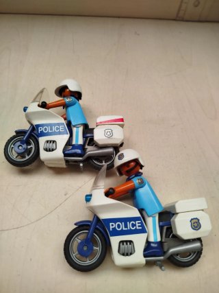 Lote 2 Playmobil Policías en Moto