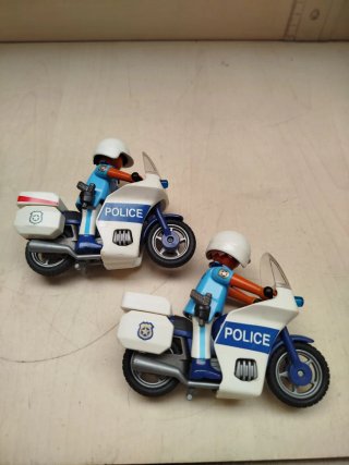 Lote 2 Playmobil Policías en Moto