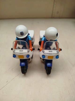 Lote 2 Playmobil Policías en Moto
