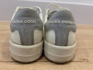 Zapatillas Golden Goose Blancas y Plateadas
