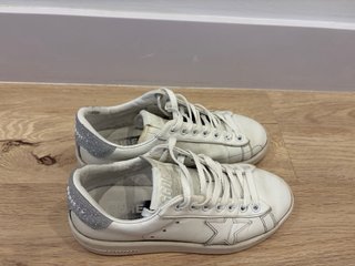 Zapatillas Golden Goose Blancas y Plateadas