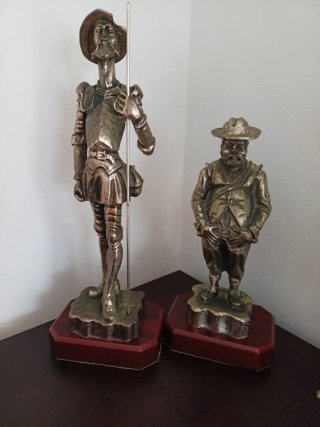 Figuras Quijote y Sancho Panza grandes plateadas