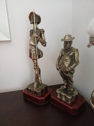 Figuras Quijote y Sancho Panza grandes plateadas