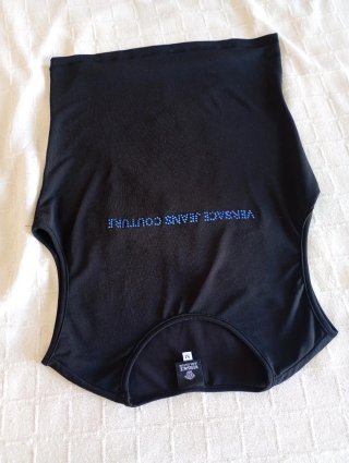 Camiseta sin mangas  VERSACE ( ORIGINAL )talla M.