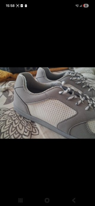 Zapatillas grises y blancas de Saguaro  Talla 41