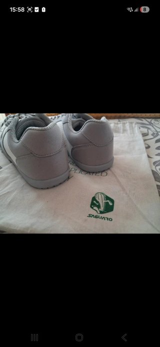 Zapatillas grises y blancas de Saguaro  Talla 41
