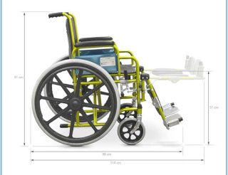 Silla de ruedas plegable con reposapiés