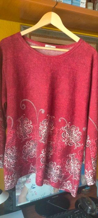 Camiseta mujer granate estampada manga larga