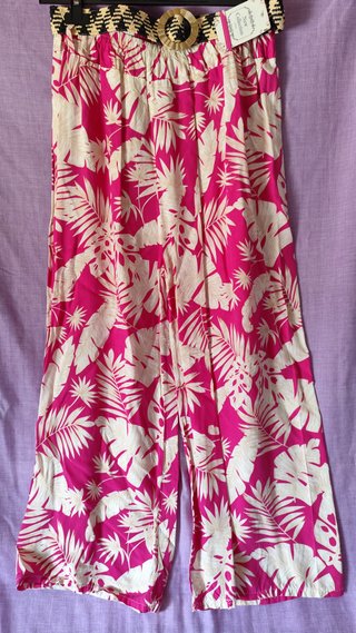 Pantalón Fucsia Estampado Hojas, con cinturon