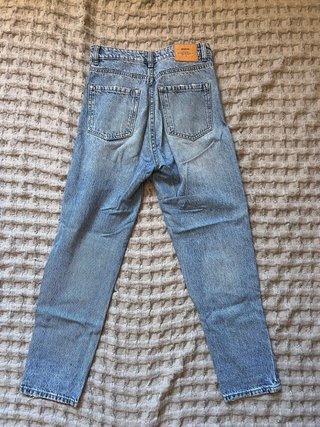 Vaqueros azules desgastados