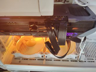RX 9070  XT 16GB Gigabyte