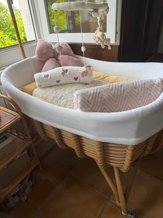 Cuna de mimbre Zara Home con ruedas