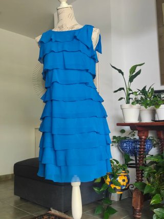 Vestido azul Klein volantes gasa