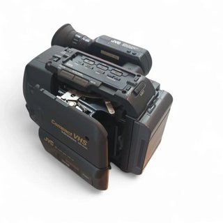 CAMARA DE VIDEO COMPACT VHS JVC CON CARGADOR, 2 BATERIAS Y MALETIN