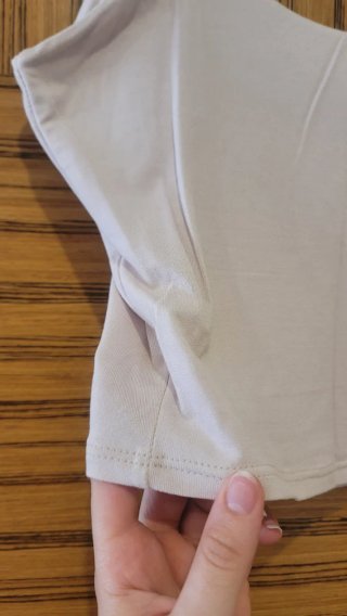 Top crop tirantes finos beige