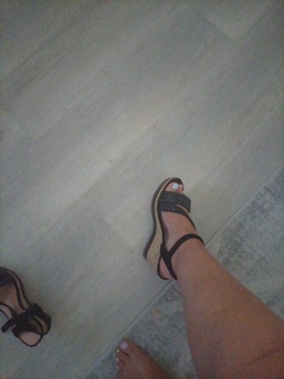 Sandalias negras cómodas