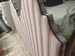 Cabecero tapizado rayas beige y rojo