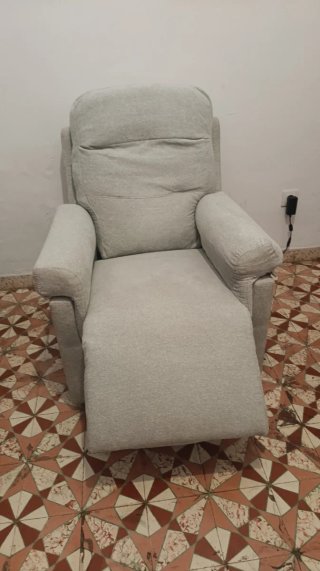 Se vende Sillón reclinable beige de tela