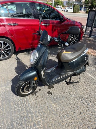 Moto eléctrica Scooter C7 900 BMT