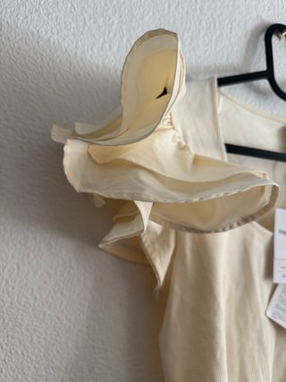 Top crema con volantes & Other Stories - nuevo