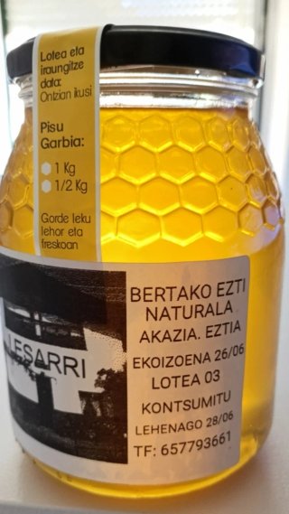 Akazia eztia