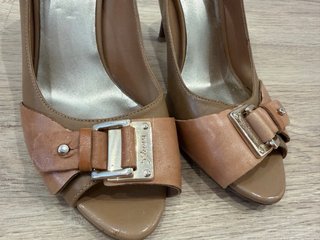 Zapatos Gucci y Guess