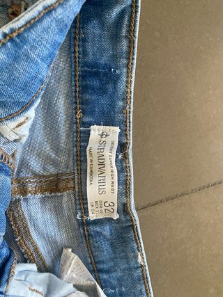 Vaqueros Stradivarius desgastados