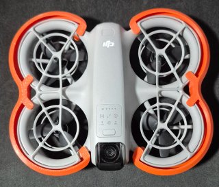 DJI Neo (No RC + 3 Baterías con Cargador)