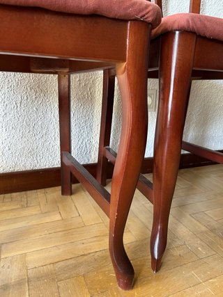Pareja de Sillas Clásicas de Madera