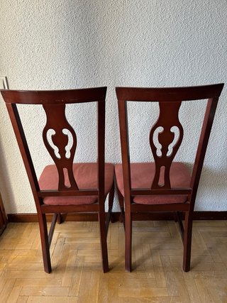 Pareja de Sillas Clásicas de Madera