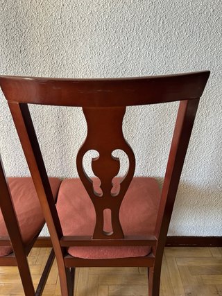 Pareja de Sillas Clásicas de Madera