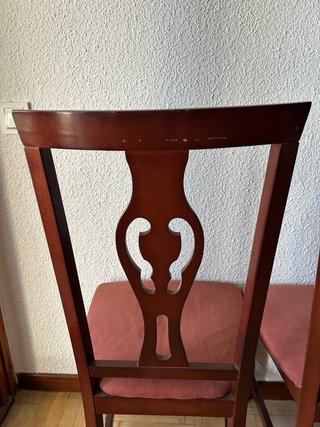 Pareja de Sillas Clásicas de Madera